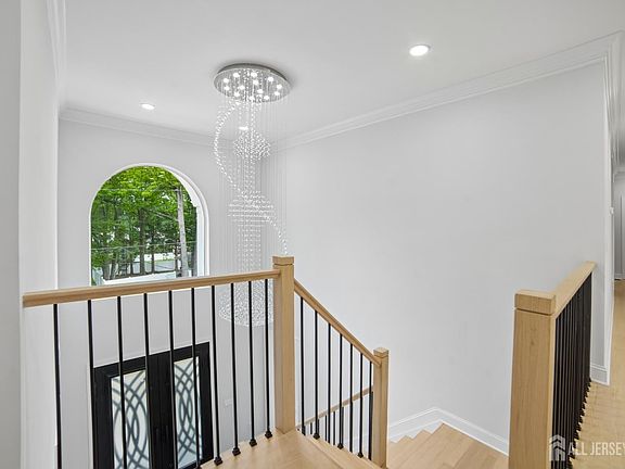 5th image of 20 Milton Ave