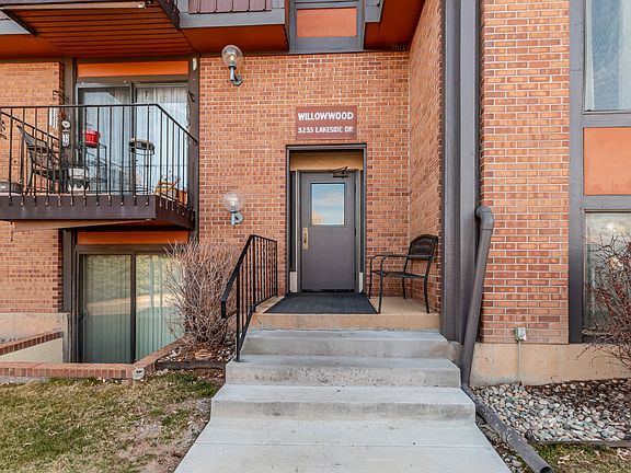 3rd image of 3233 Lakeside Dr APT 303