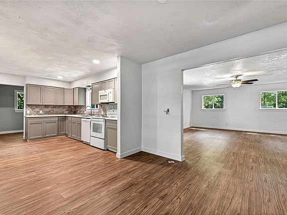 3rd image of 2401 W Valley Dr