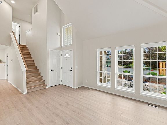 4th image of 14022 SW Chehalem Ct