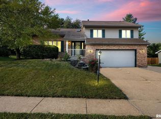 111 Lexington Dr, Washington, IL 61571