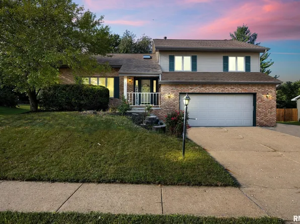 111 Lexington Dr, Washington, IL 61571