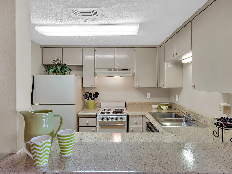 Windsong Apartments — Photo 72