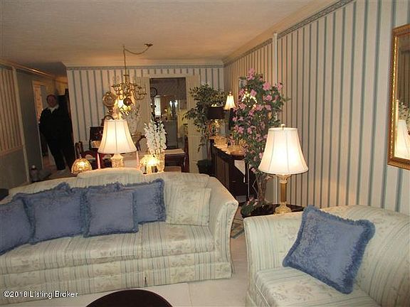 4th image of 405 Donard Park Ave #405