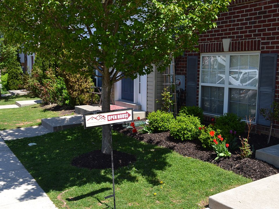 2nd image of 140 Fieldstone Ct