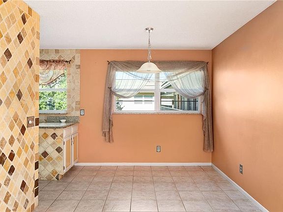 5th image of 6 Vista Gardens Trl