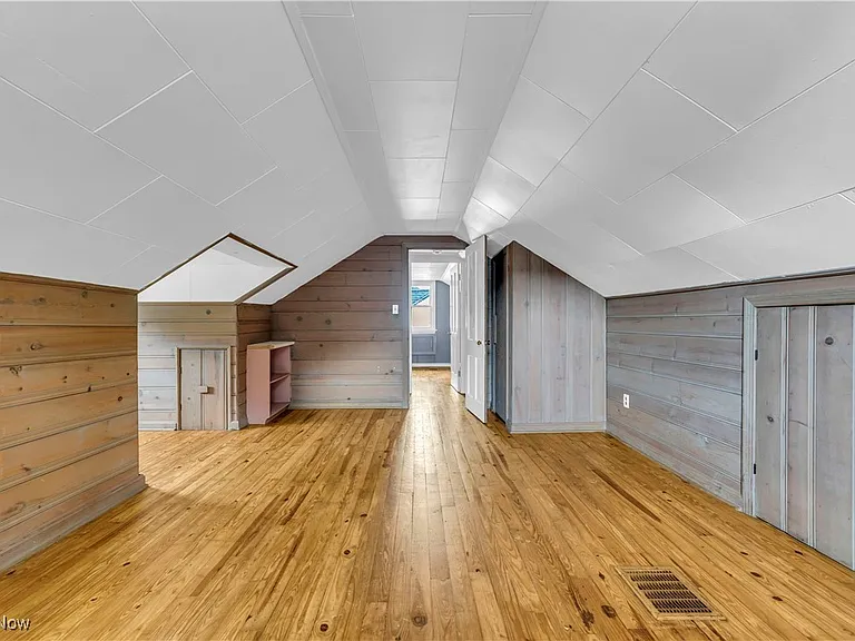 968 S Green Rd — Photo 12