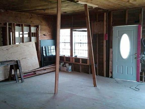 4th image of 5020 Oak Ave