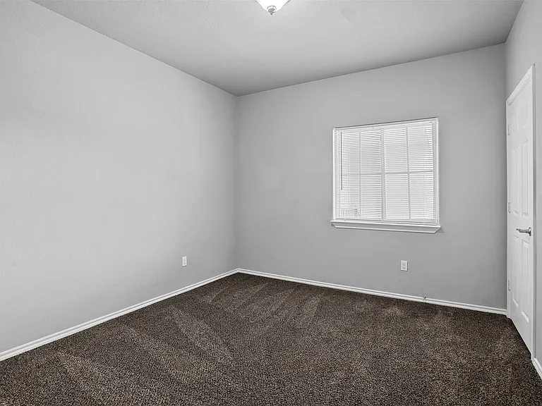 609 Meadow View Ct #102 — Photo 7