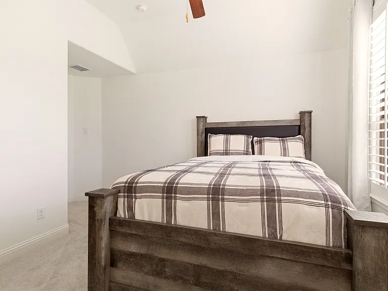 510 Royal Oaks Ln — Photo 12