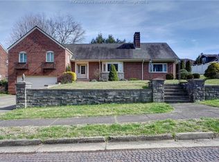 900 Maple Rd, Charleston, WV 25302