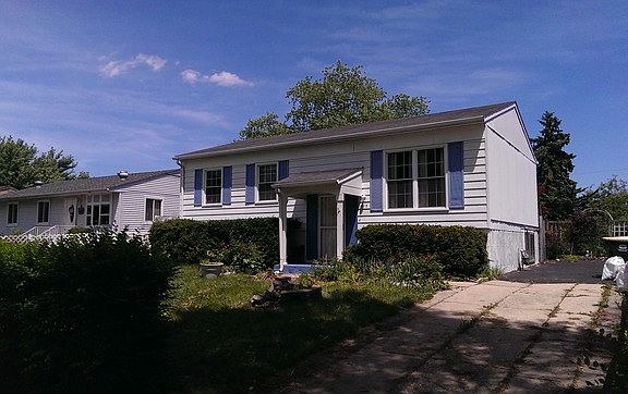 2nd image of 715 Kenwood Ave
