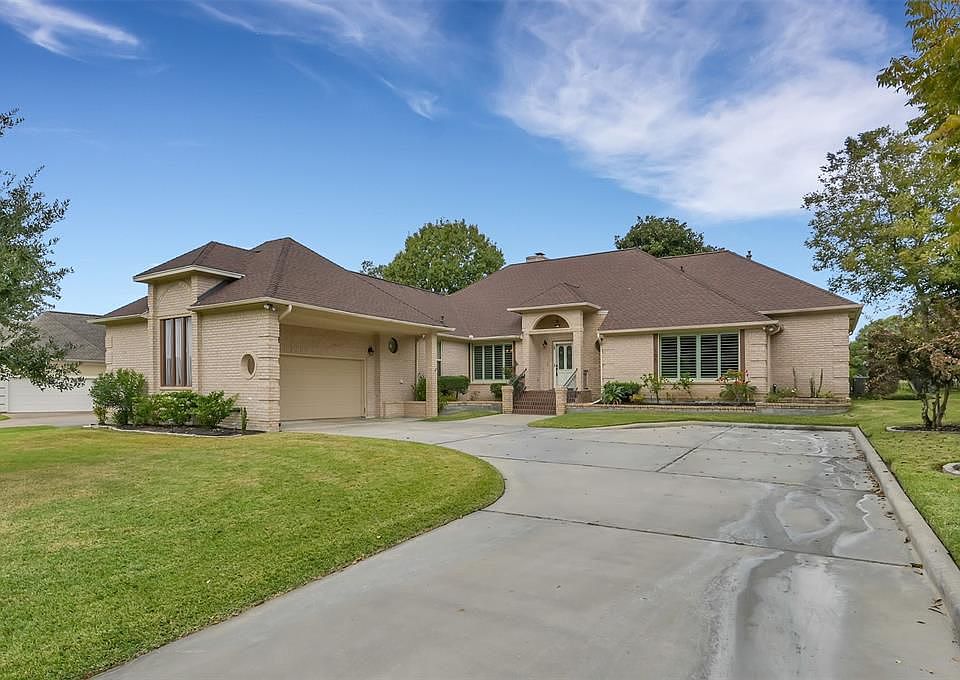 1st image of 105 April Waters Dr W