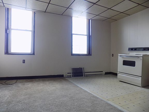 2nd image of 996 Jefferson Ave APT 22