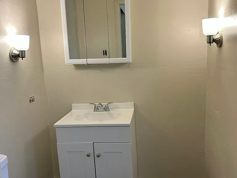 844 Saint Agnes Ave — Photo 16