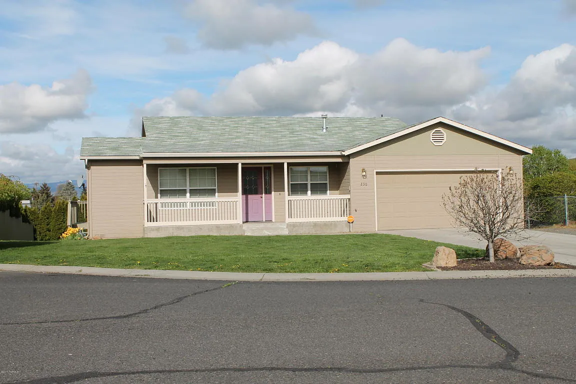 230 Joyce Pl photo 1