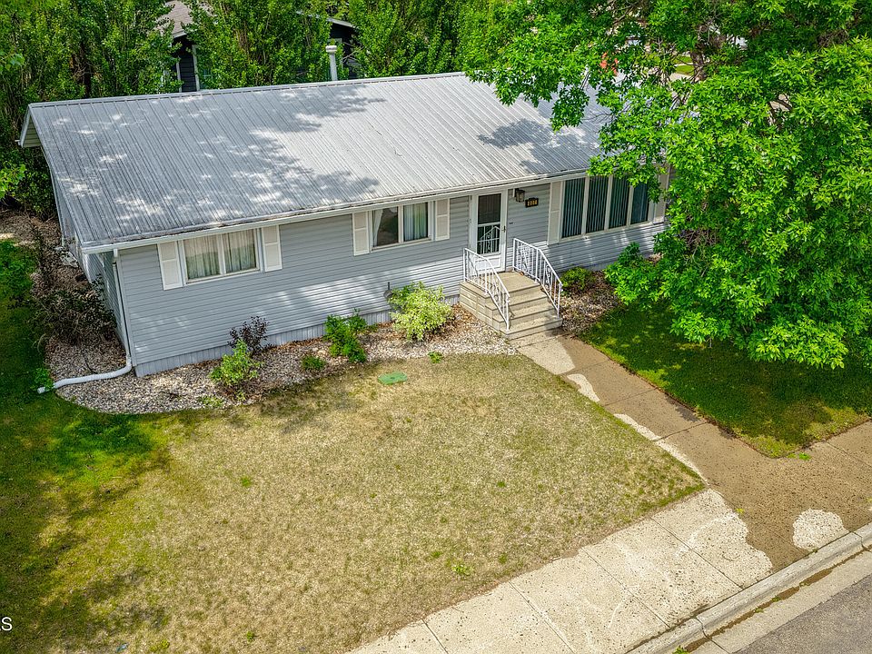 1st image of 807 20th St E