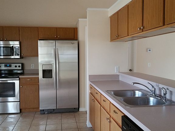 3rd image of 416 Berwick Cir