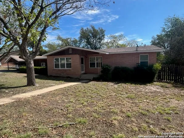 521 MOCKINGBIRD LN, Kerrville, TX 78028