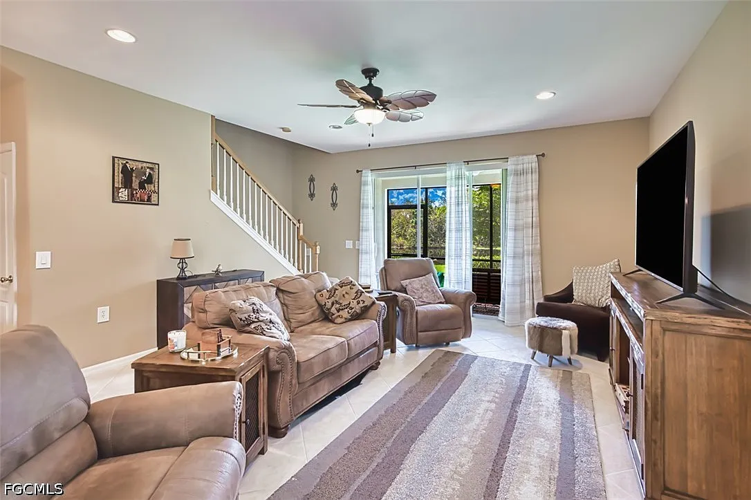 3 bed, 2.5 bath, 1821 sqft, $4,700 — Photo 2
