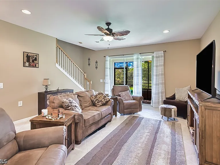 3230 Cottonwood Bnd #406 — Photo 2