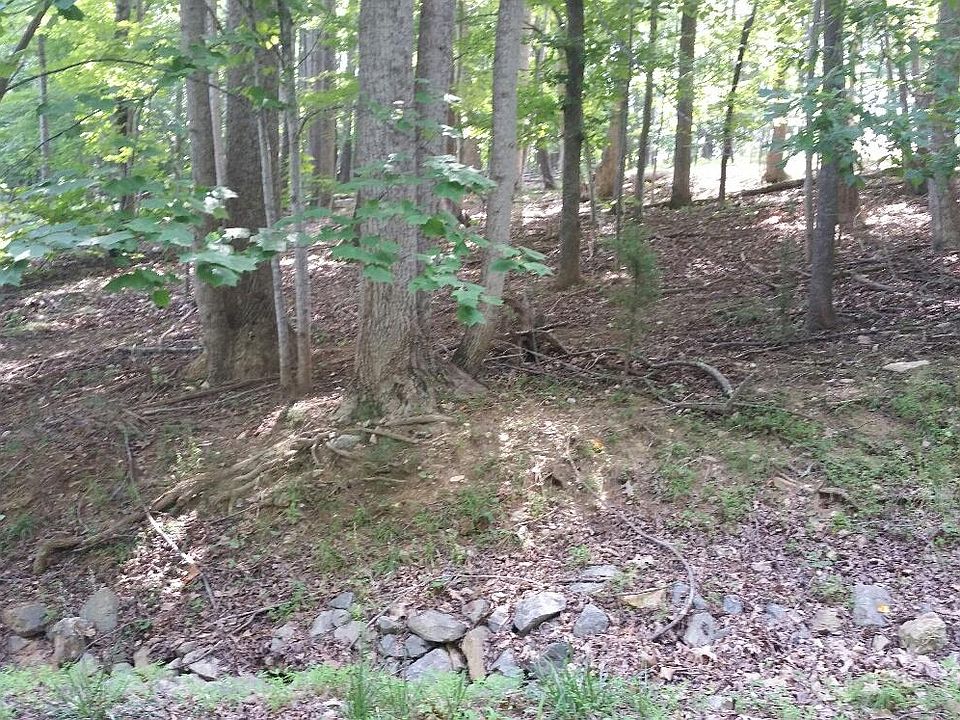 2nd image of 13 Waterside Cir