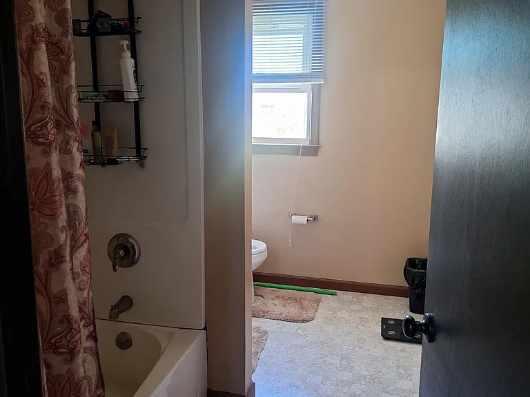 Upstairs full bath