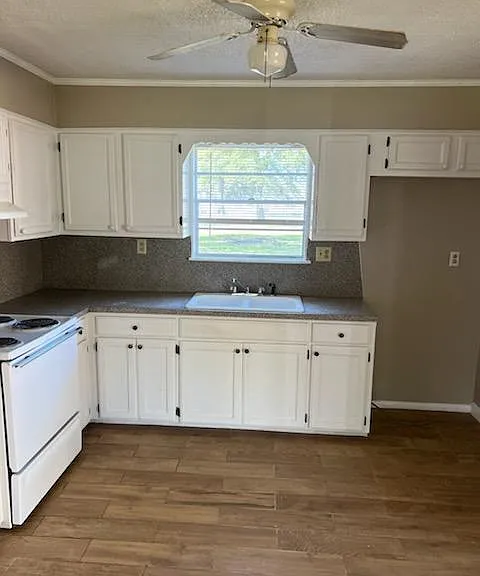 1023 Chitwood St — Photo 7
