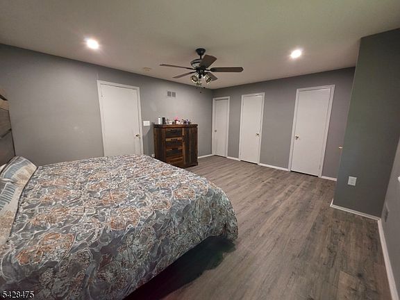 5th image of 1030 Robin Rd