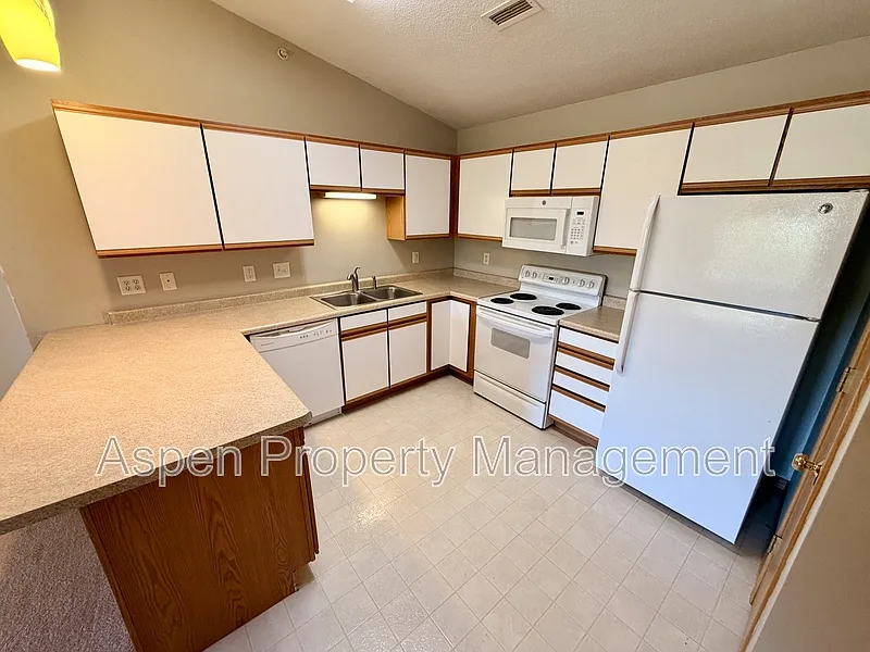 2 bed, 1.0 bath, 906 sqft, $1,080 — Photo 4