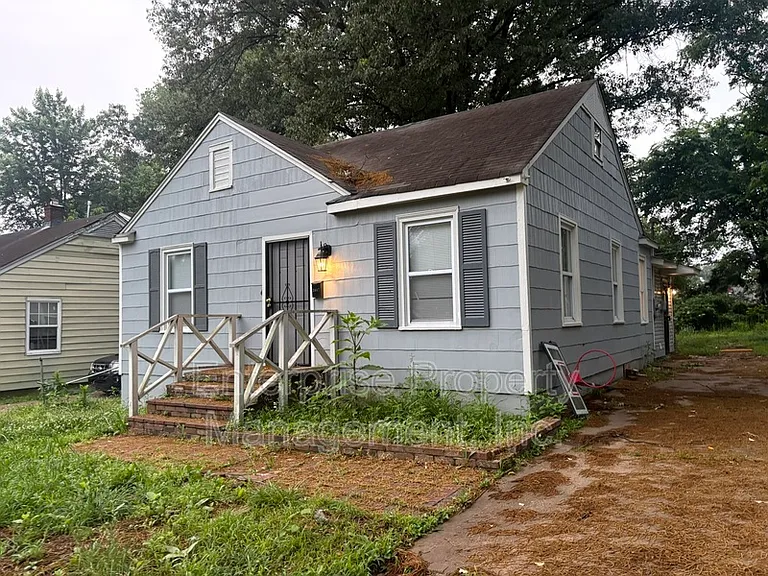2447 Twain Ave — Photo 3