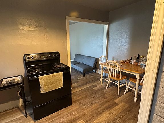 3rd image of 111 N Nueces