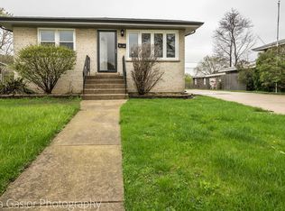 6628 Ridge Dr, Chicago Ridge, IL 60415