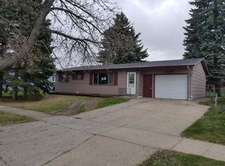 2505 8th St NW, Minot, ND 58703