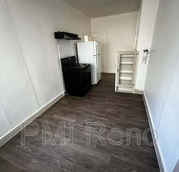 724 W 6th St #B — Photo 2