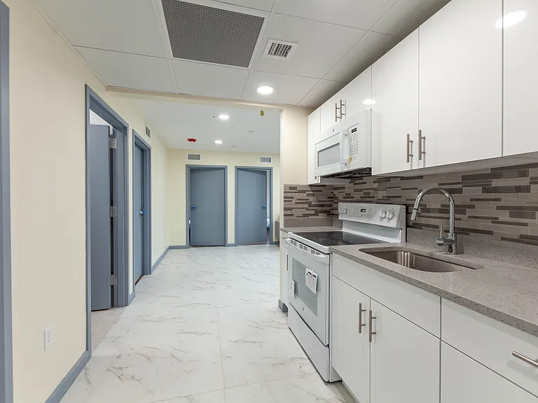 216 N River St #201 — Photo 30