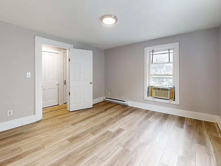 1031 W 9th St — Photo 28