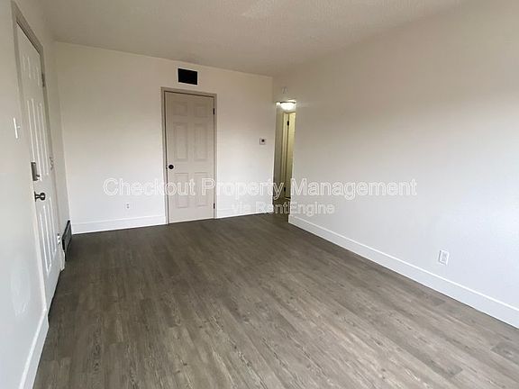 3rd image of 813 Courtois St #C