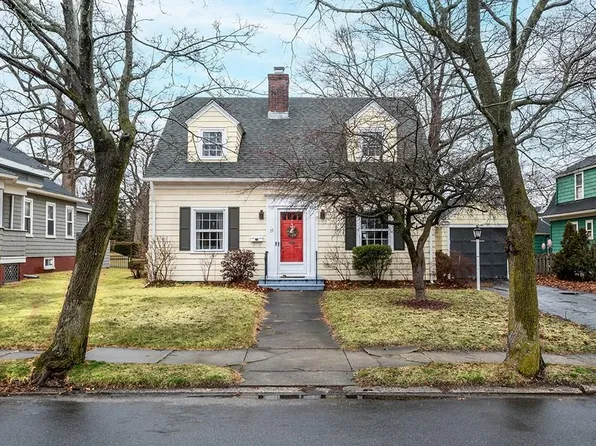 15 Ferncrest Ave, Cranston, RI 02905