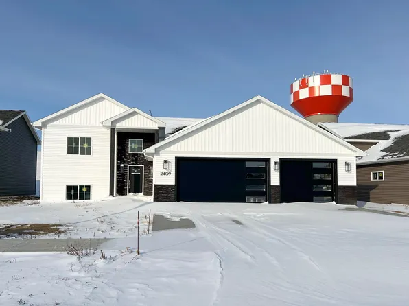 2409 15th St NW, Minot, ND 58703