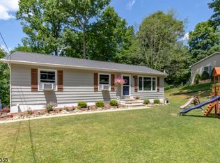 6 Kewaskum Rd, Highland Lakes, NJ 07422