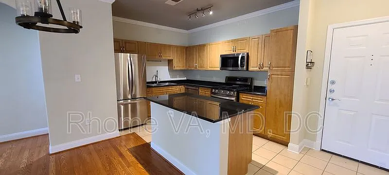 2 bed, 2.0 bath, 1175 sqft, $2,500 — Photo 3