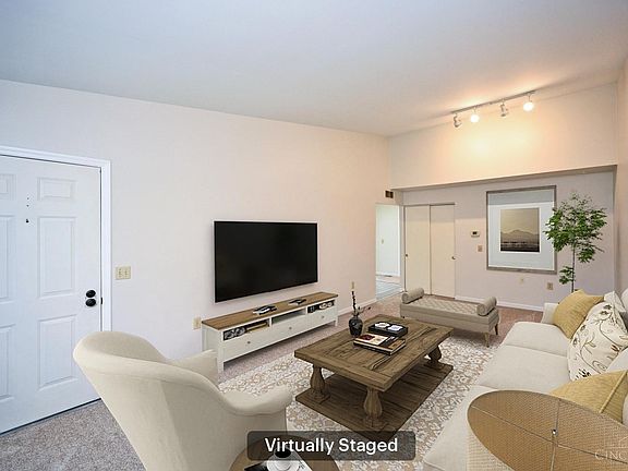 4th image of 94 Schroder Ln