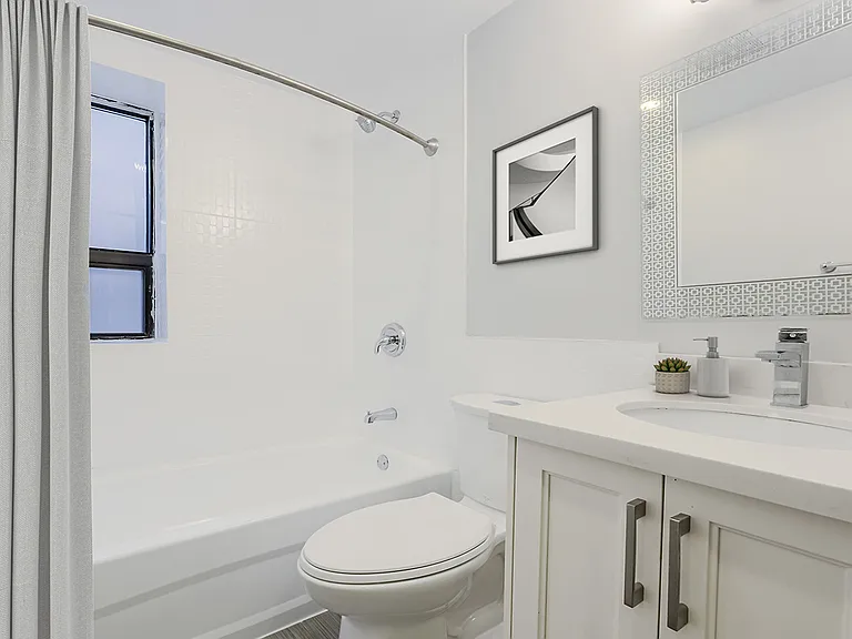 223 Woodbine Ave — Photo 7