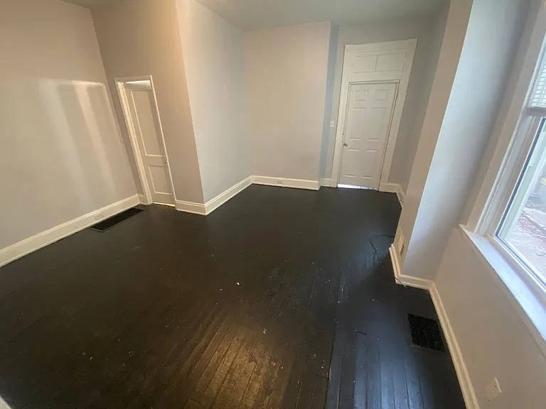 2209 Victor St — Photo 7