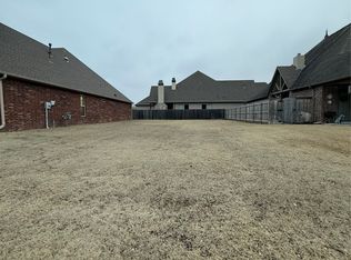 1563 S Hickory Cir, Broken Arrow, OK 74012