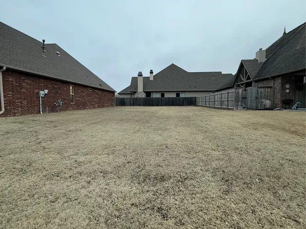 1563 S Hickory Cir, Broken Arrow, OK 74012