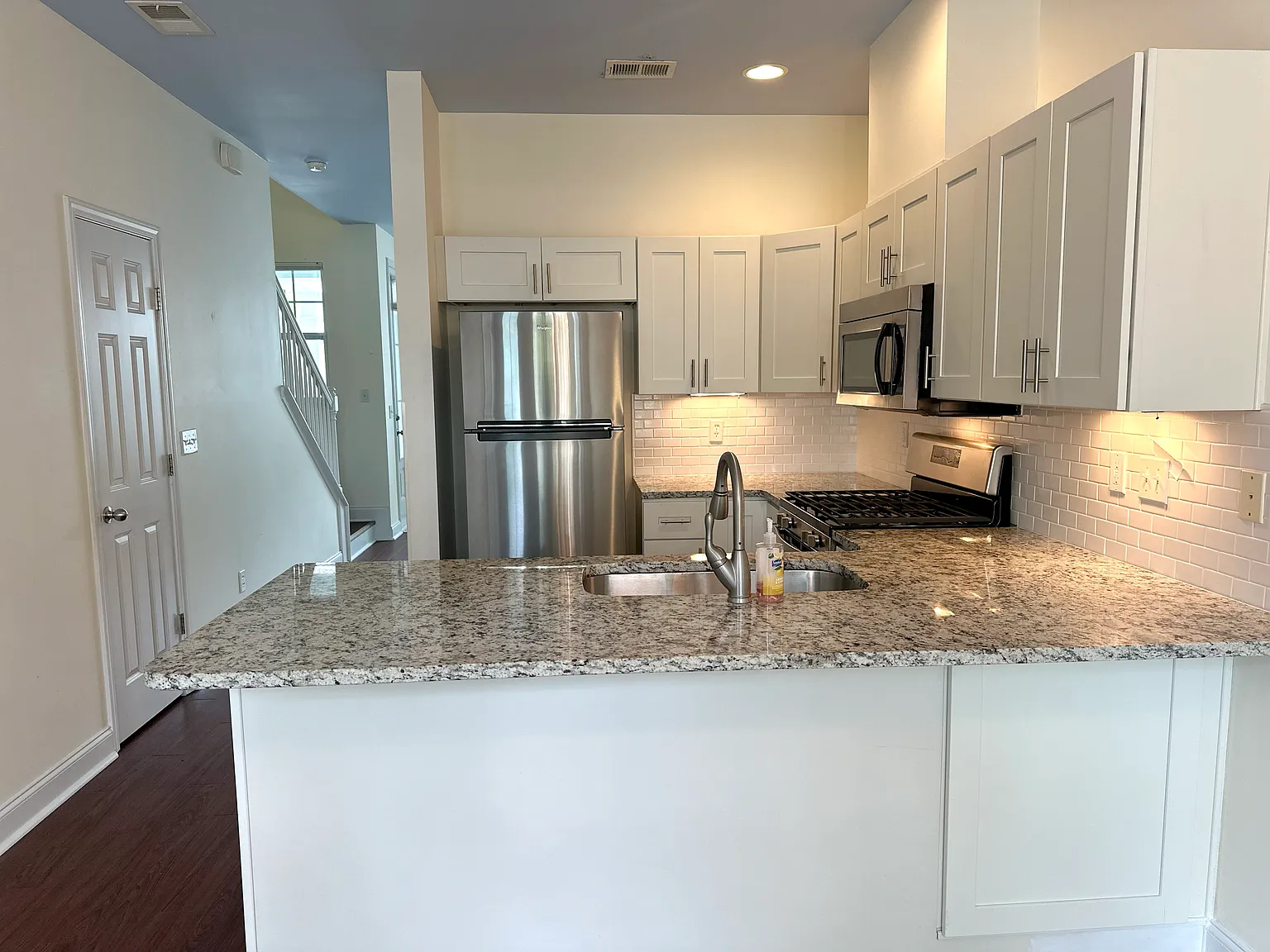 2 bed, 2.5 bath, 1128 sqft, $2,500 — Photo 3