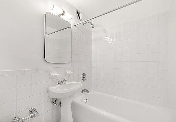 5th image of 310 E 44th St APT 1709