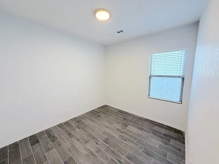 5777 Cosmo Ct NE — Photo 18